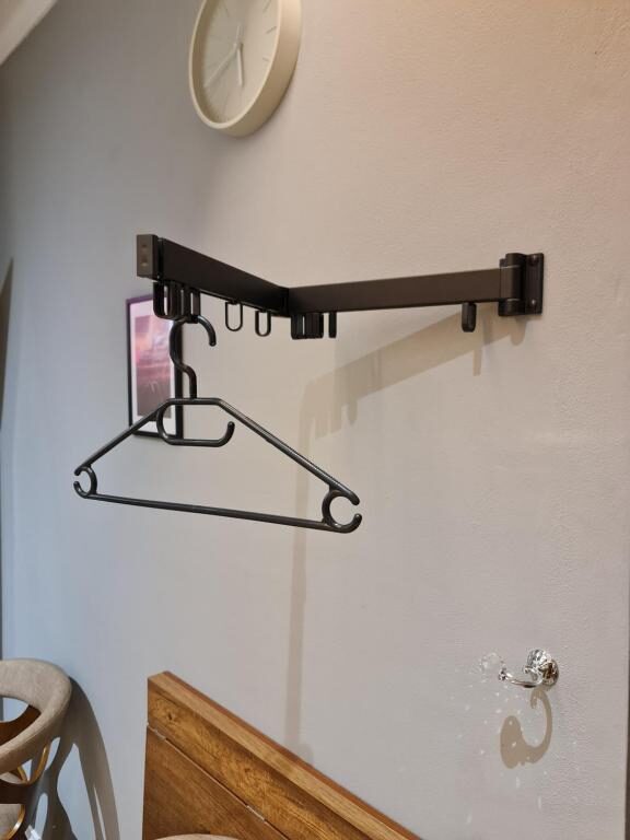 Bathroom towel rack